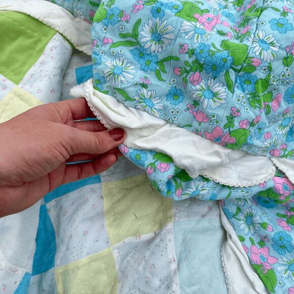 Vintage Hand Stitched Quilt 87x69 Retro Patchwork Diamond Baby Washcloth Ruffle - Picture 3 of 8